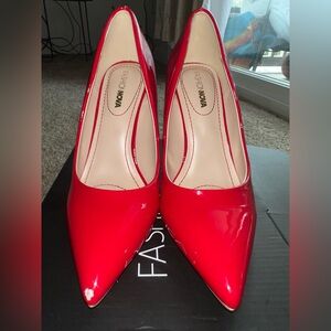 Fashion Nova red pump